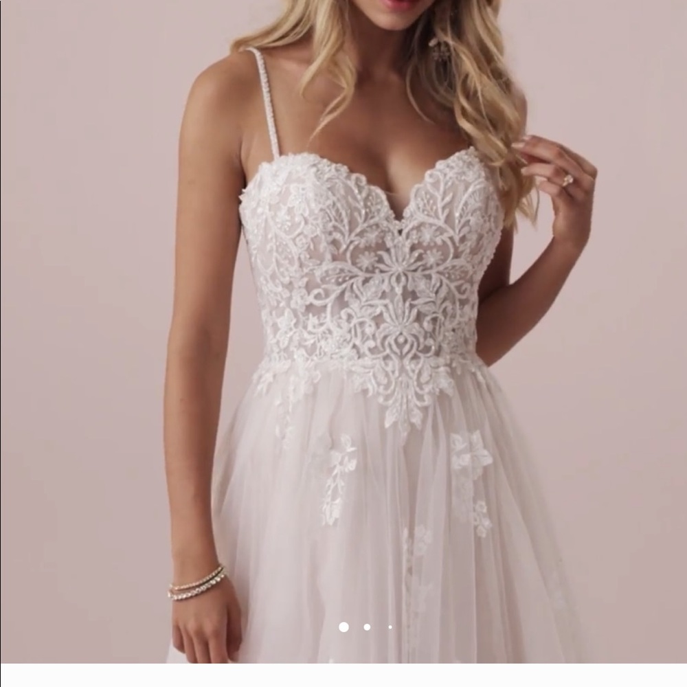 Maggie Sottero White Lace Appliqué Spaghetti Strap Wedding Dress